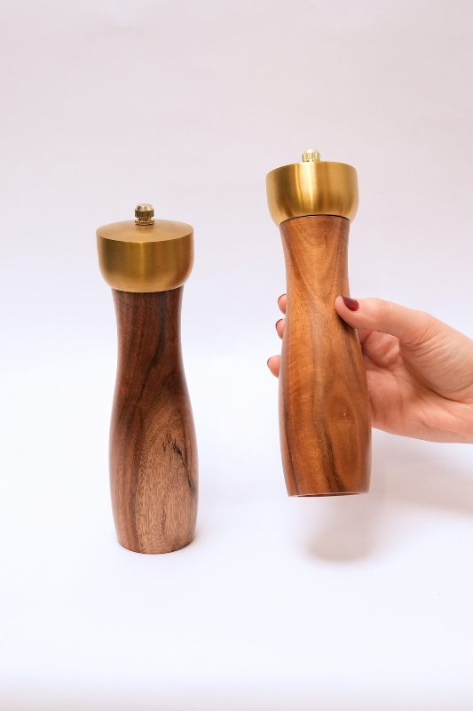 Set De 2 Molinillos Para Sal y Pimienta De Madera De Acacia Con Dorado