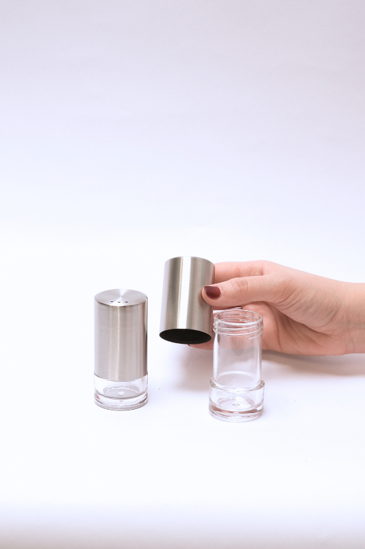 Set de Salero y Pimentero de Acero con Base de Acrílico