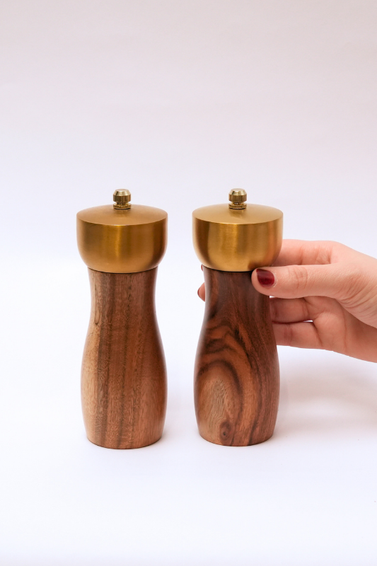 Set De 2 Molinillos Pequeños Para Sal y Pimienta De Madera De Acacia Con Dorado