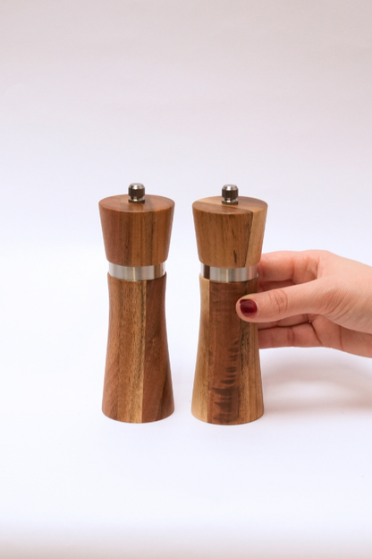 Set De 2 Molinillos Pequeños Para Sal y Pimienta De Madera De Acacia